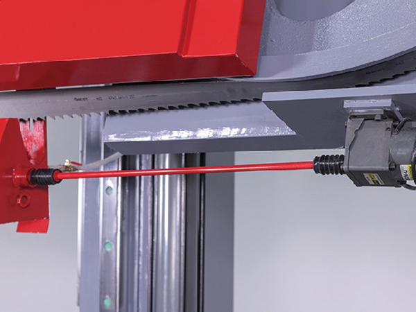 How to Clean a Sawing Machine?