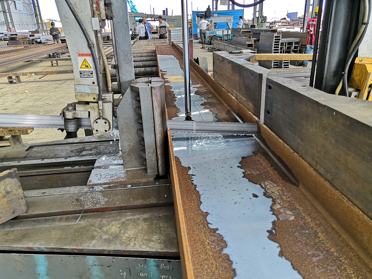 Band_Saw_Cutting_Machine_2.jpg