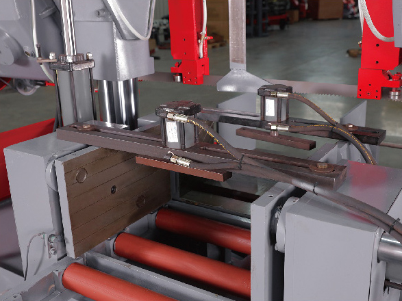 CNC_Band_Sawing_Machine_2.jpg